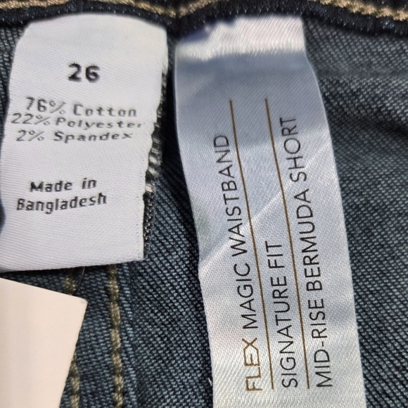 Lane Bryant NWT Signature Fit Dark Wash Mid Rise Bermuda Jean Shorts Denim - Picture 6 of 7